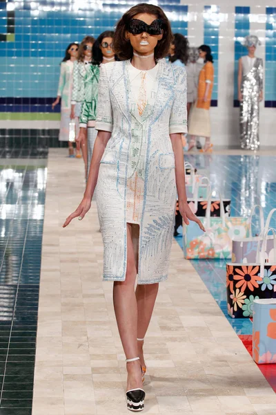 Look 17